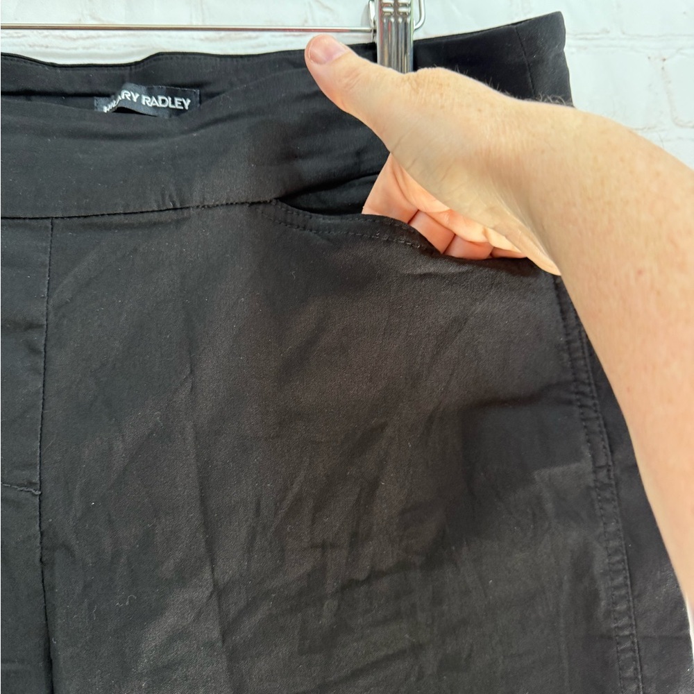 Hilary Radley Women's Size Large Black Stretch Pull On Shorts (READ) - Picture 3 of 4